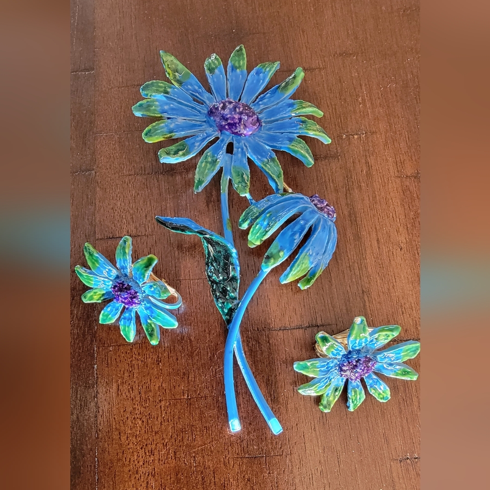 Vintage brooch and earrings